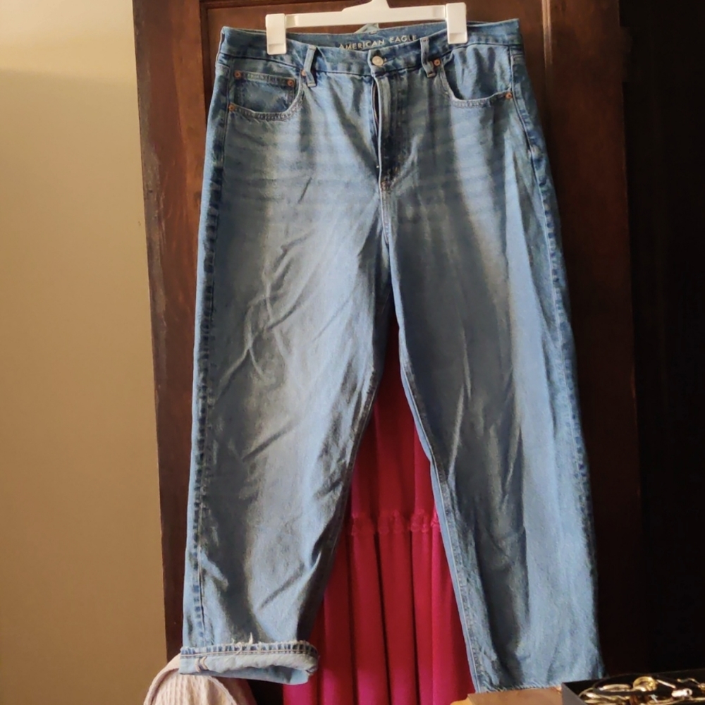 AE Strigid Curvy '90s Straight Jean